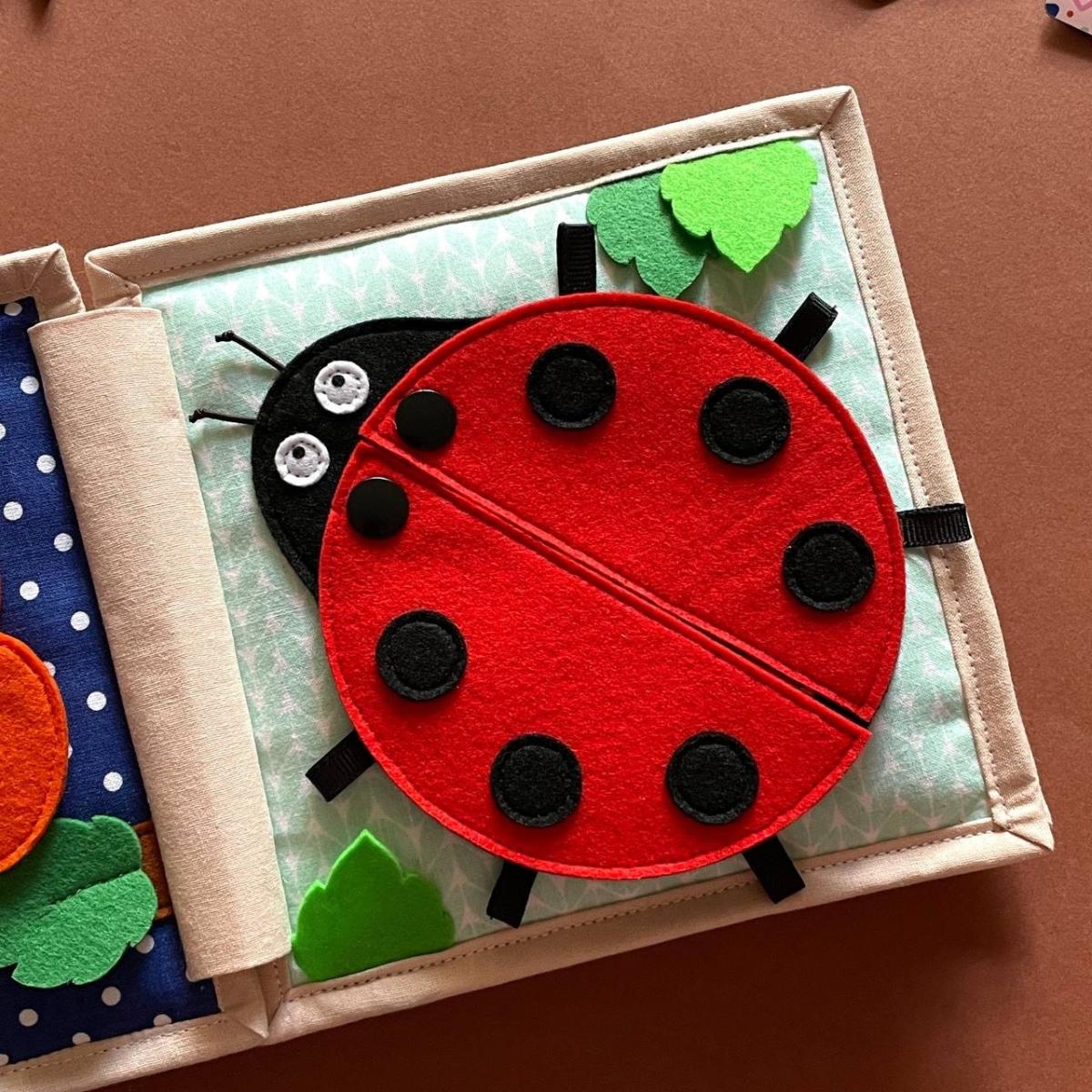 Quiet Book Coccinella tattile