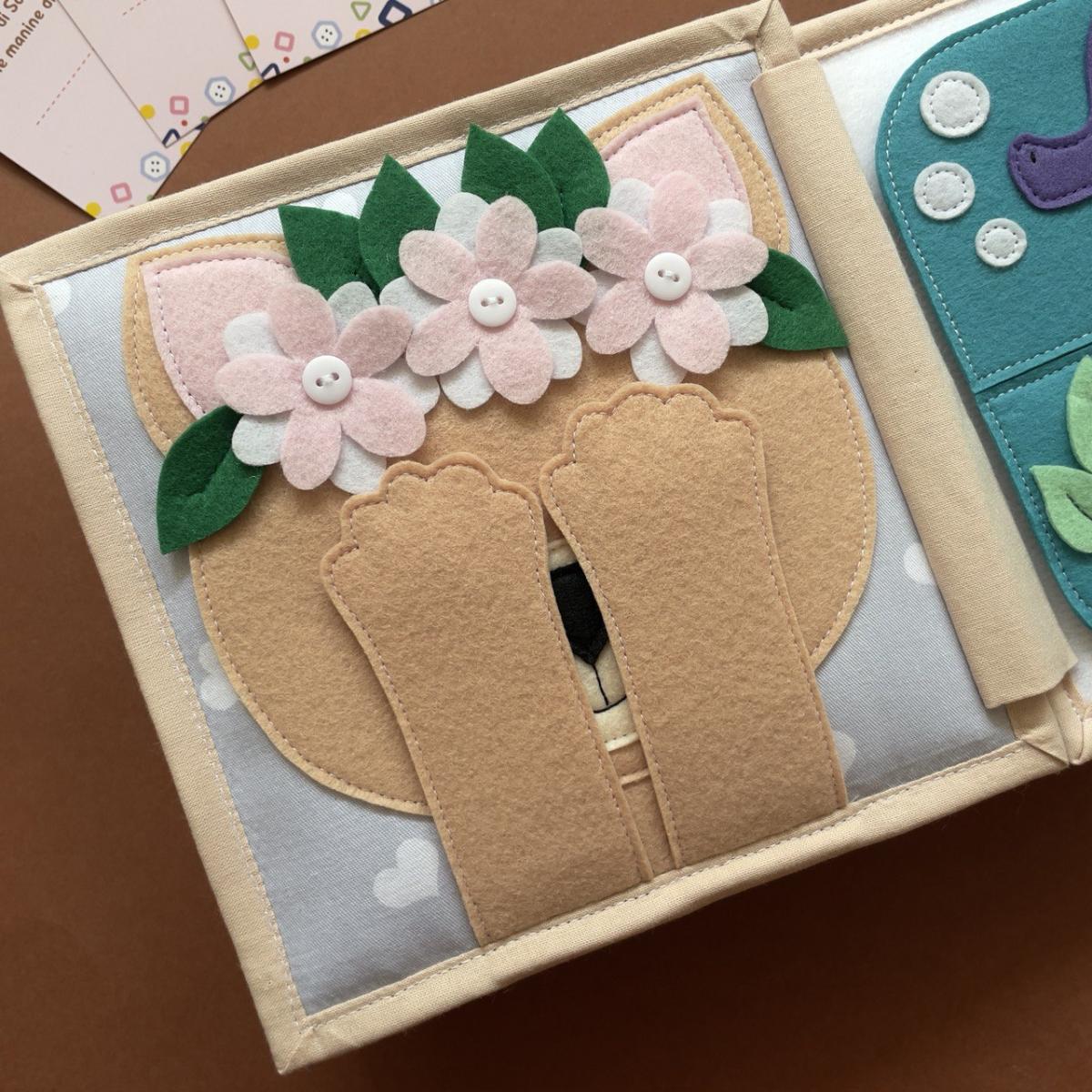 Pagina sensoriale gattino a cucù per un Quiet Book personalizzato SofyBee